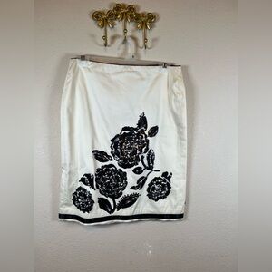 White House Black Market Black Sequin Floral Pencil Skirt. Size 0